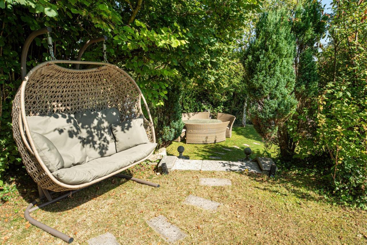 Wisteria View With Hottub & Cabin Sleeps 20 치펜햄 외부 사진