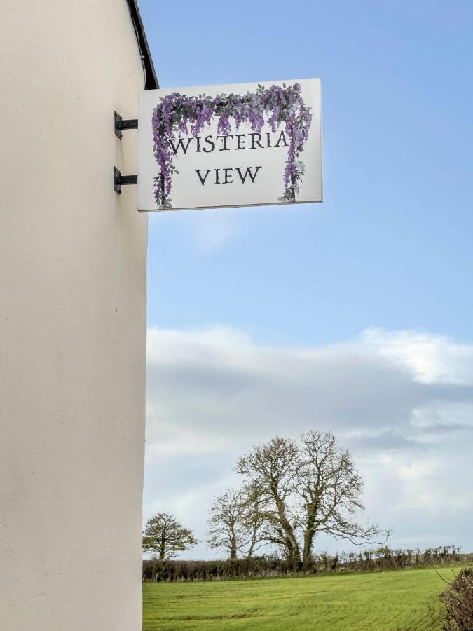 Wisteria View With Hottub & Cabin Sleeps 20 치펜햄 외부 사진