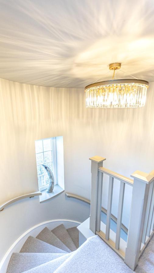 Wisteria View With Hottub & Cabin Sleeps 20 치펜햄 외부 사진