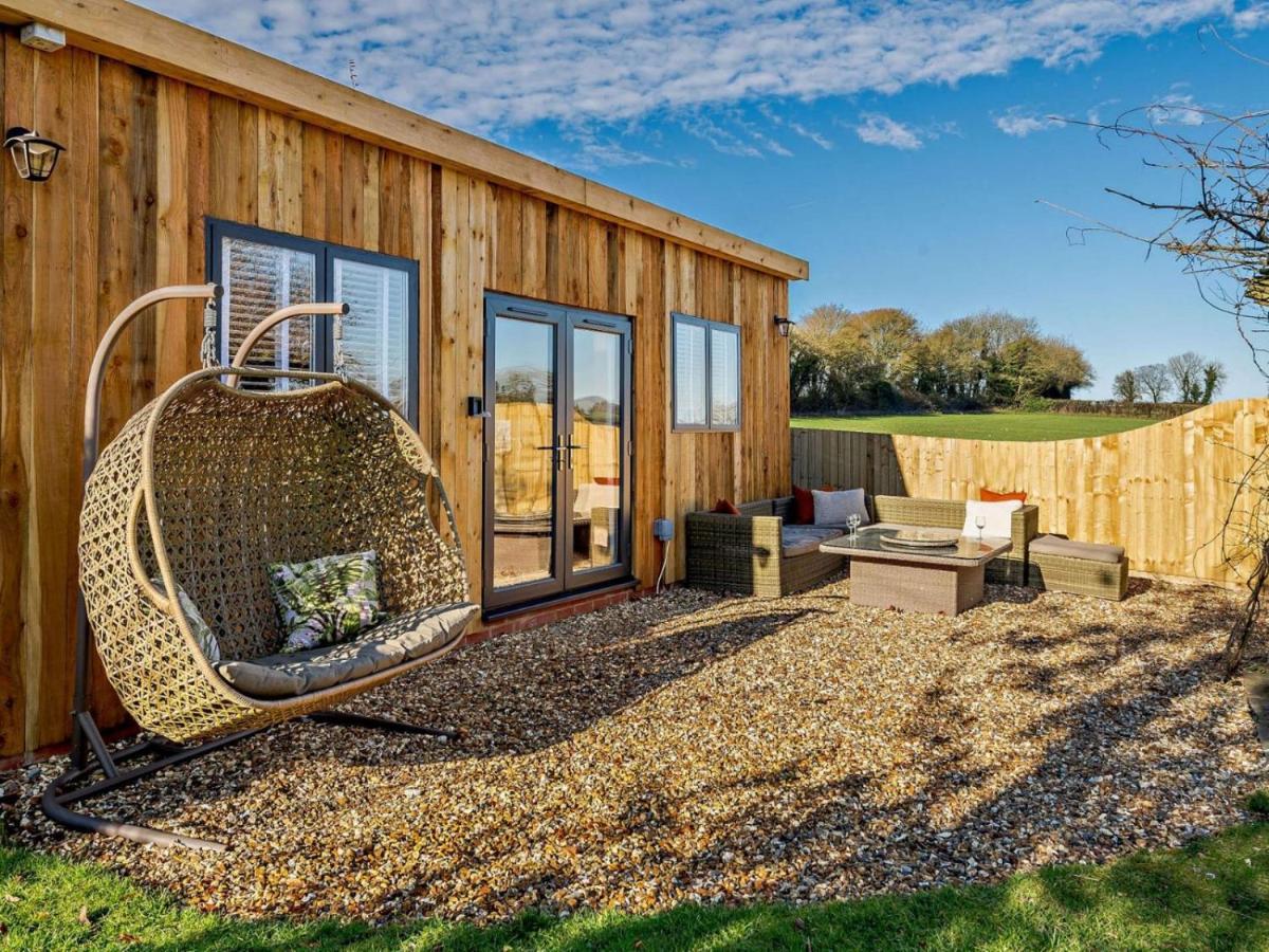 Wisteria View With Hottub & Cabin Sleeps 20 치펜햄 외부 사진