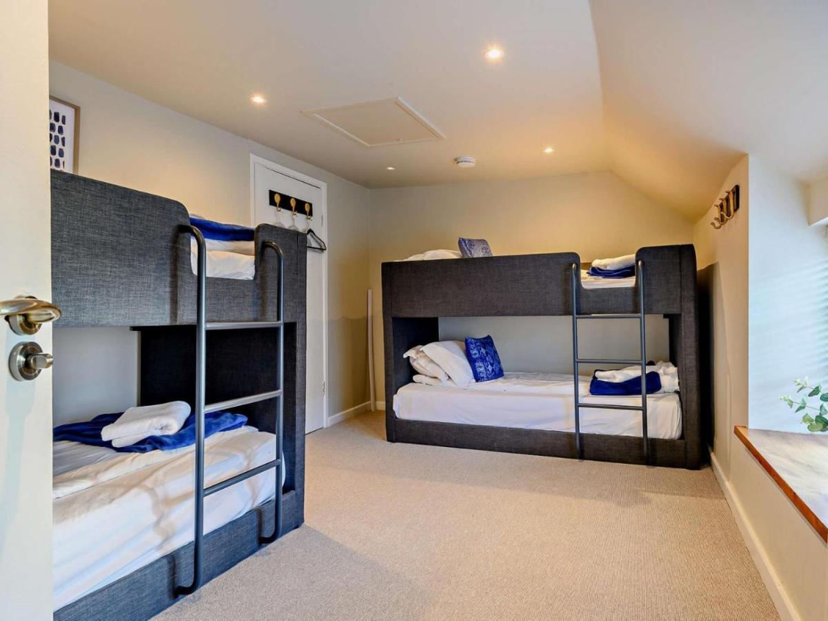 Wisteria View With Hottub & Cabin Sleeps 20 치펜햄 외부 사진